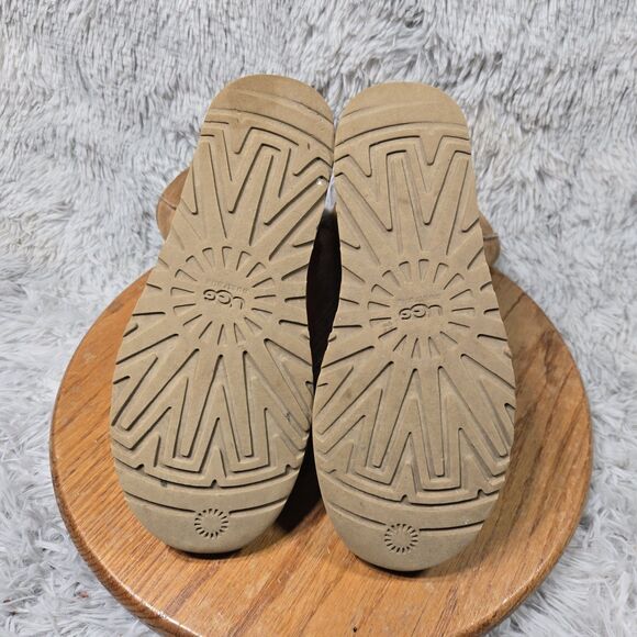Ugg Australia Classic Short Women Size 7 Tan Sheepskin Winter Pull On Boots 5825 - Picture 12 of 12